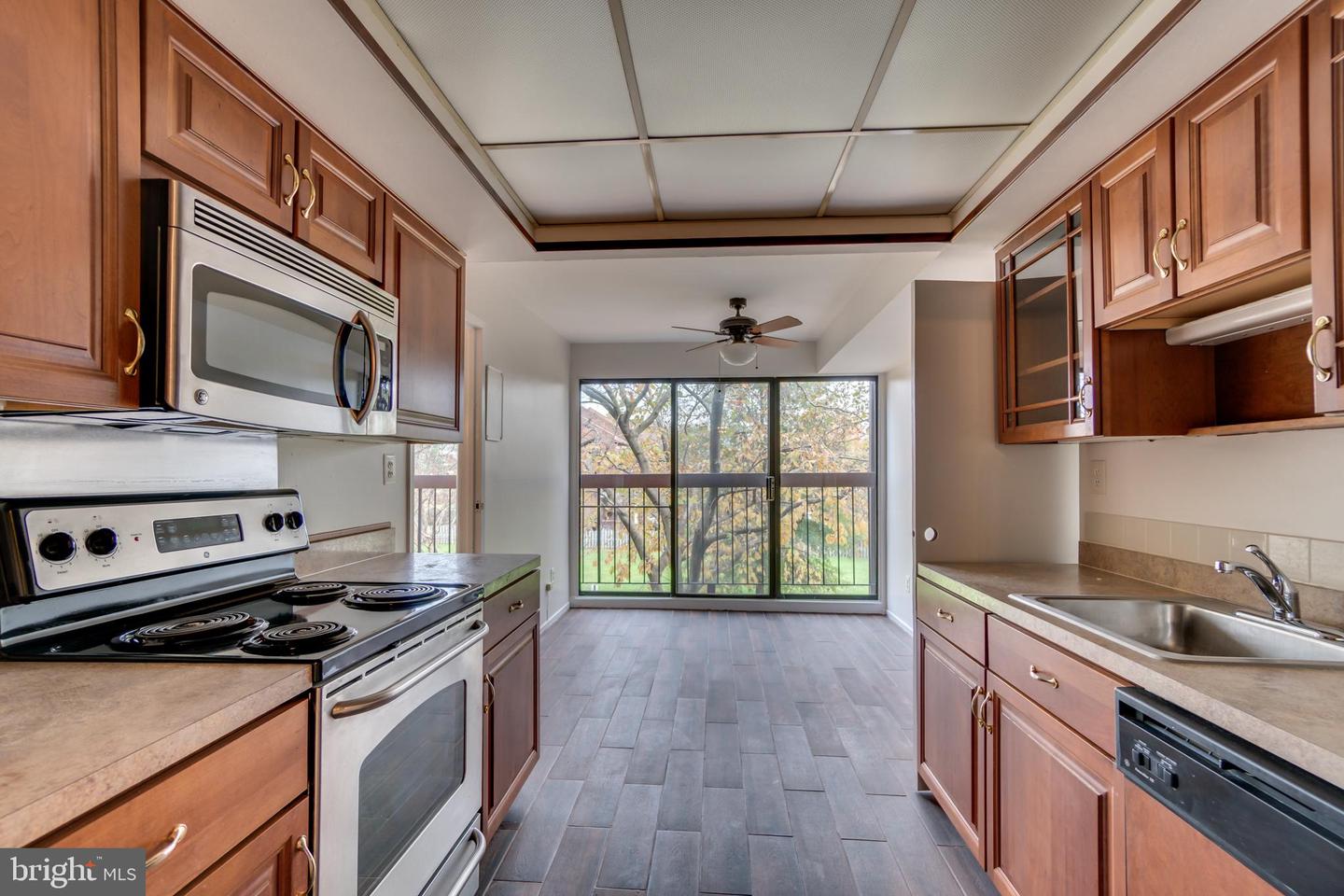 10300 BUSHMAN DR #209, OAKTON, Virginia 22124, 3 Bedrooms Bedrooms, ,2 BathroomsBathrooms,Residential,For sale,10300 BUSHMAN DR #209,VAFX2239370 MLS # VAFX2239370