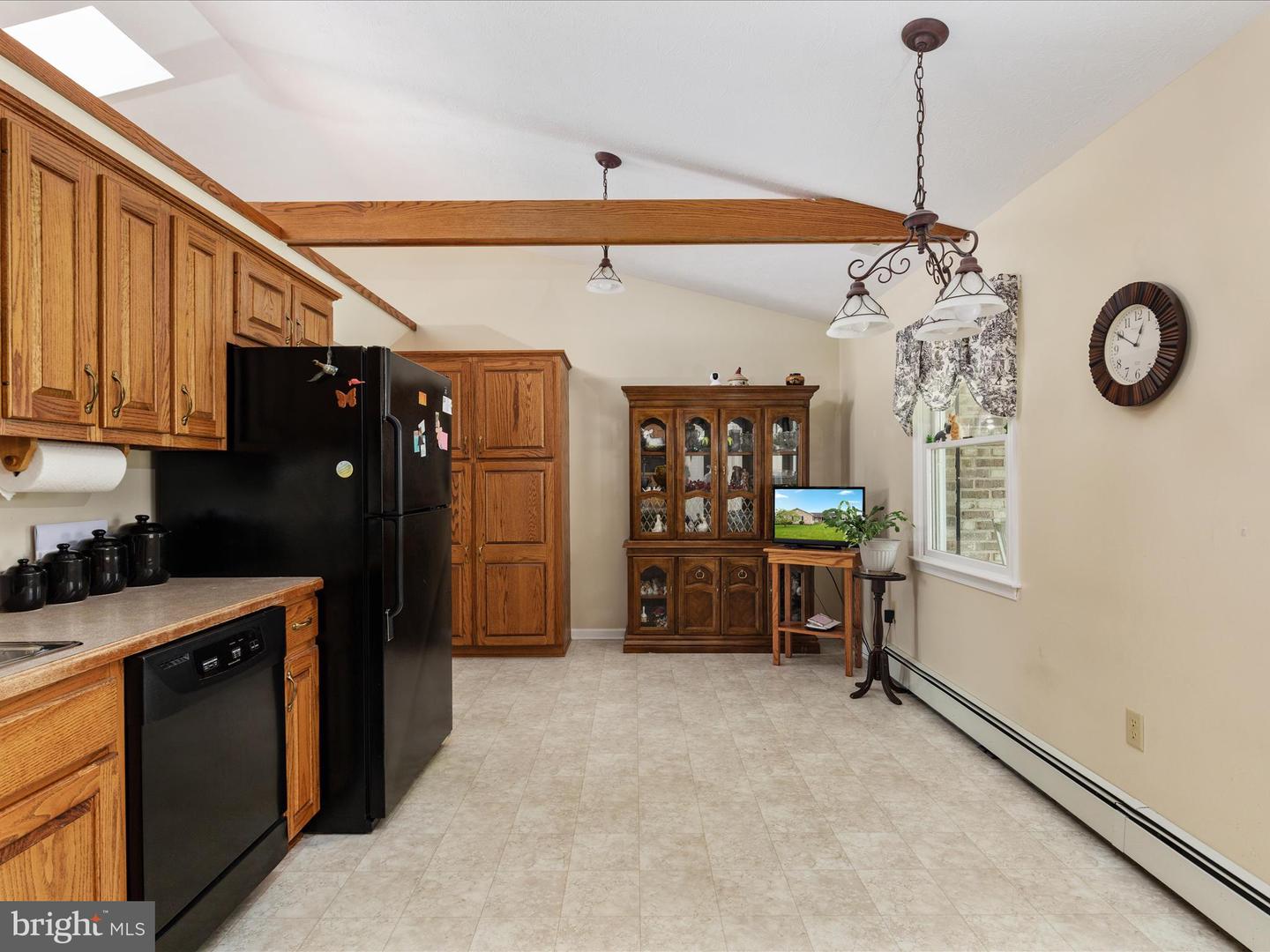 464 BACK RD, EDINBURG, Virginia 22824, 4 Bedrooms Bedrooms, ,2 BathroomsBathrooms,Residential,For sale,464 BACK RD,VASH2011398 MLS # VASH2011398