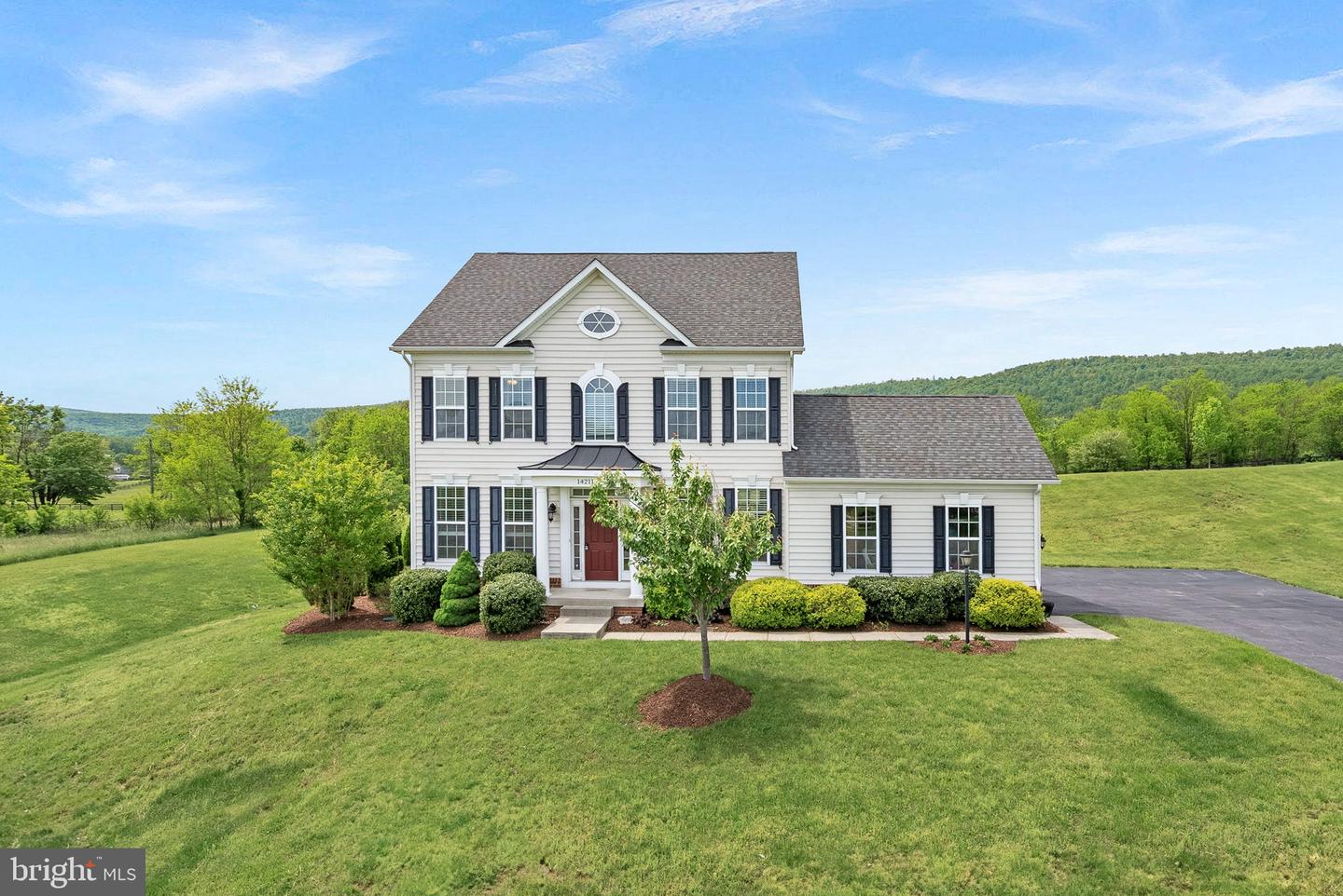 14211 SARATOGA PARK DR, HILLSBORO, Virginia 20132, 4 Bedrooms Bedrooms, ,3 BathroomsBathrooms,Residential,For sale,14211 SARATOGA PARK DR,VALO2095970 MLS # VALO2095970