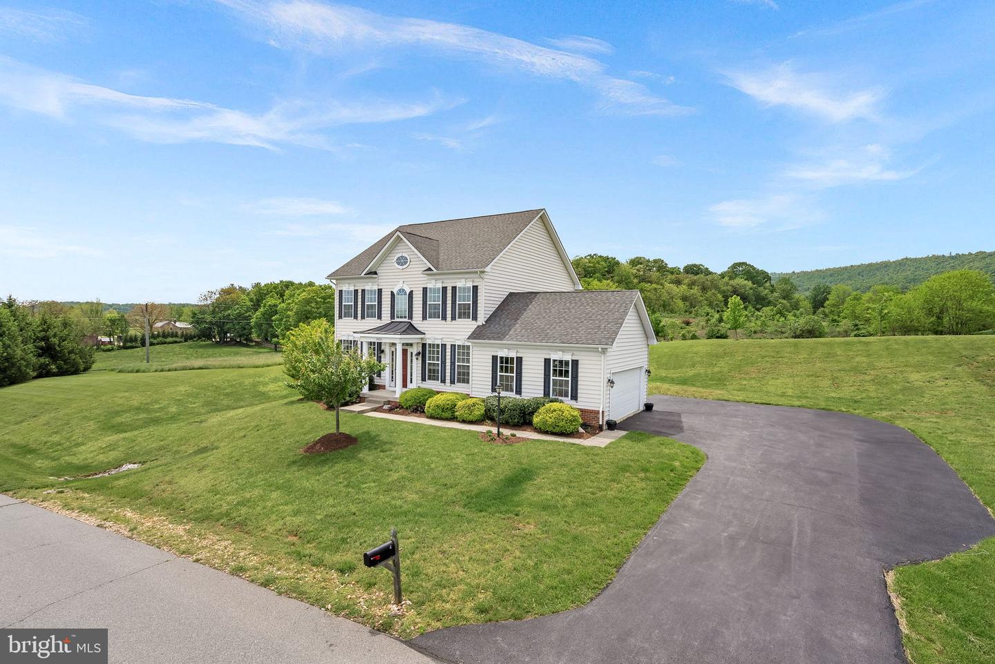 14211 SARATOGA PARK DR, HILLSBORO, Virginia 20132, 4 Bedrooms Bedrooms, ,3 BathroomsBathrooms,Residential,For sale,14211 SARATOGA PARK DR,VALO2095970 MLS # VALO2095970