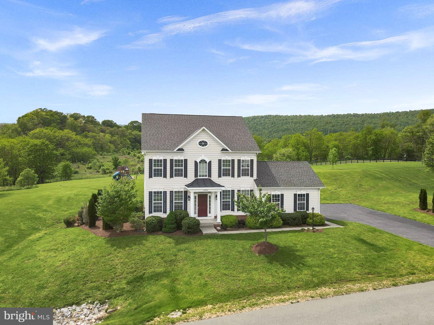 14211 SARATOGA PARK DR, HILLSBORO, Virginia 20132, 4 Bedrooms Bedrooms, ,3 BathroomsBathrooms,Residential,For sale,14211 SARATOGA PARK DR,VALO2095970 MLS # VALO2095970