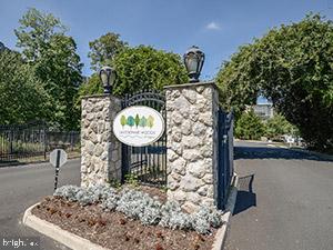 19385 CYPRESS RIDGE TER #621, LEESBURG, Virginia 20176, 2 Bedrooms Bedrooms, ,2 BathroomsBathrooms,Residential,For sale,19385 CYPRESS RIDGE TER #621,VALO2095918 MLS # VALO2095918
