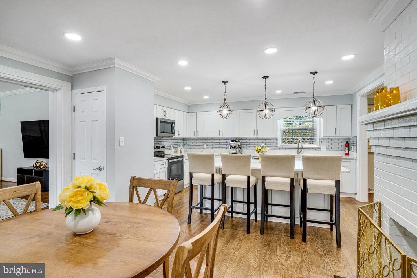 8116 ROLLING RD, SPRINGFIELD, Virginia 22153, 5 Bedrooms Bedrooms, ,3 BathroomsBathrooms,Residential,For sale,8116 ROLLING RD,VAFX2239610 MLS # VAFX2239610