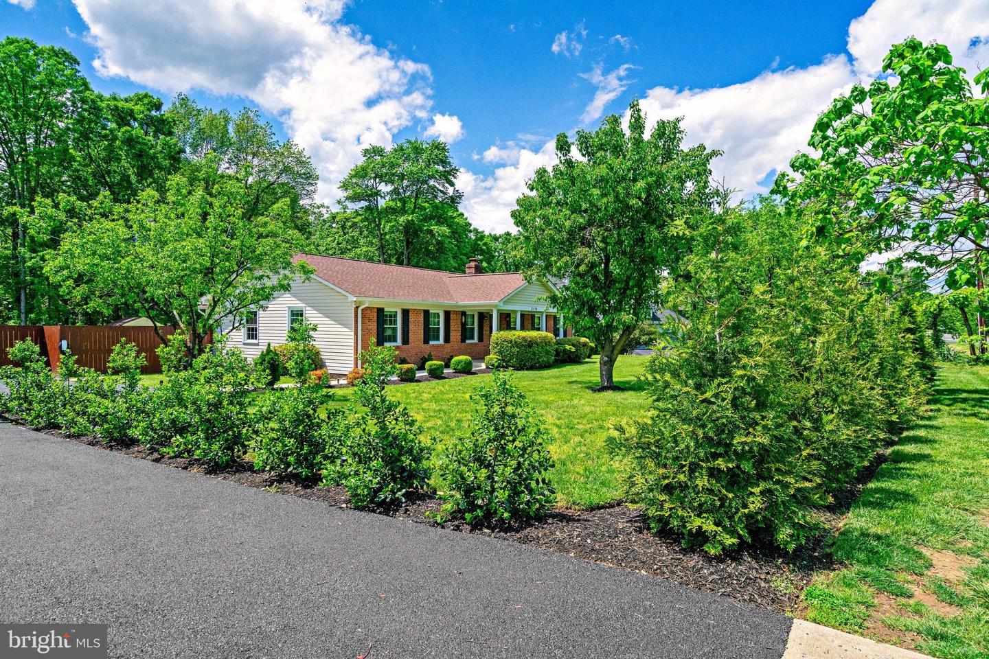 8116 ROLLING RD, SPRINGFIELD, Virginia 22153, 5 Bedrooms Bedrooms, ,3 BathroomsBathrooms,Residential,For sale,8116 ROLLING RD,VAFX2239610 MLS # VAFX2239610