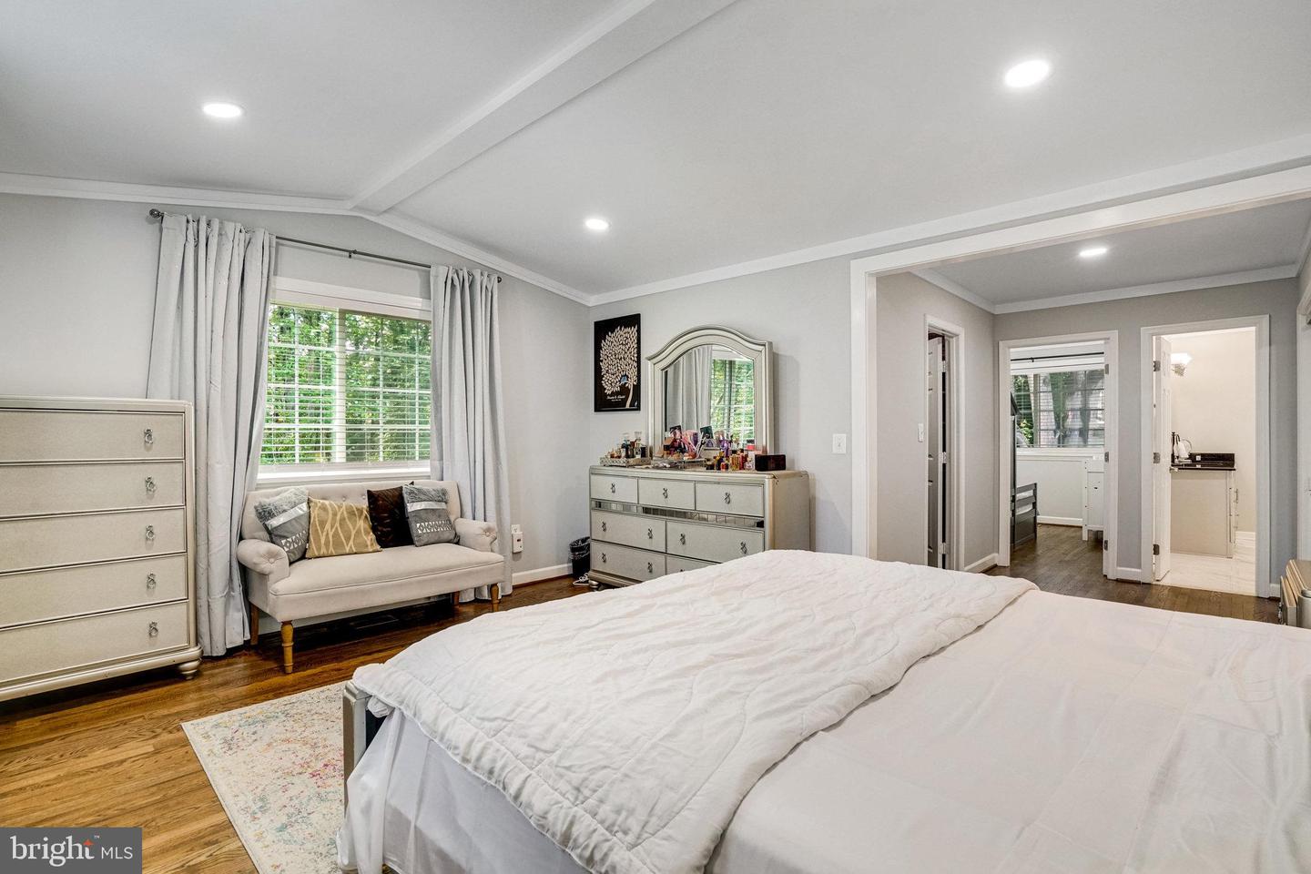 8116 ROLLING RD, SPRINGFIELD, Virginia 22153, 5 Bedrooms Bedrooms, ,3 BathroomsBathrooms,Residential,For sale,8116 ROLLING RD,VAFX2239610 MLS # VAFX2239610