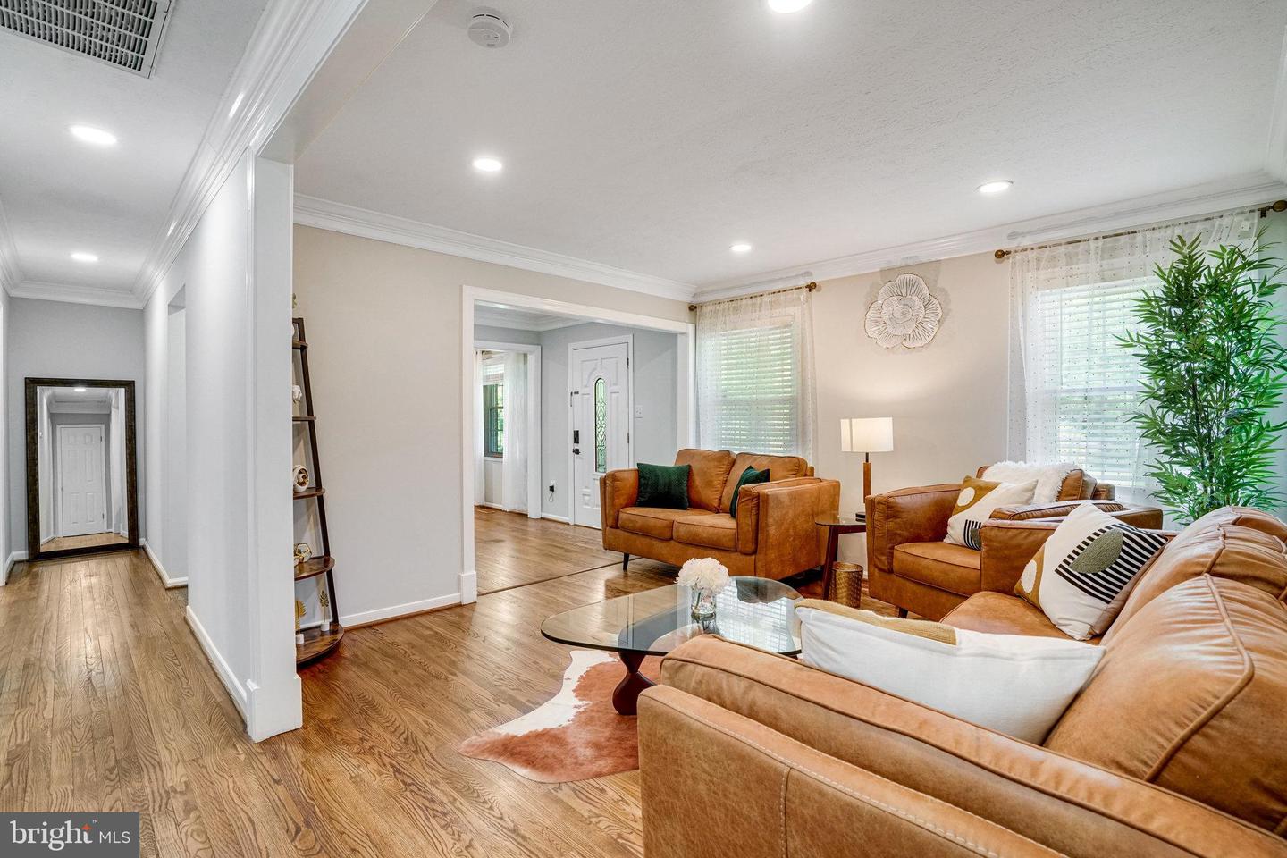 8116 ROLLING RD, SPRINGFIELD, Virginia 22153, 5 Bedrooms Bedrooms, ,3 BathroomsBathrooms,Residential,For sale,8116 ROLLING RD,VAFX2239610 MLS # VAFX2239610