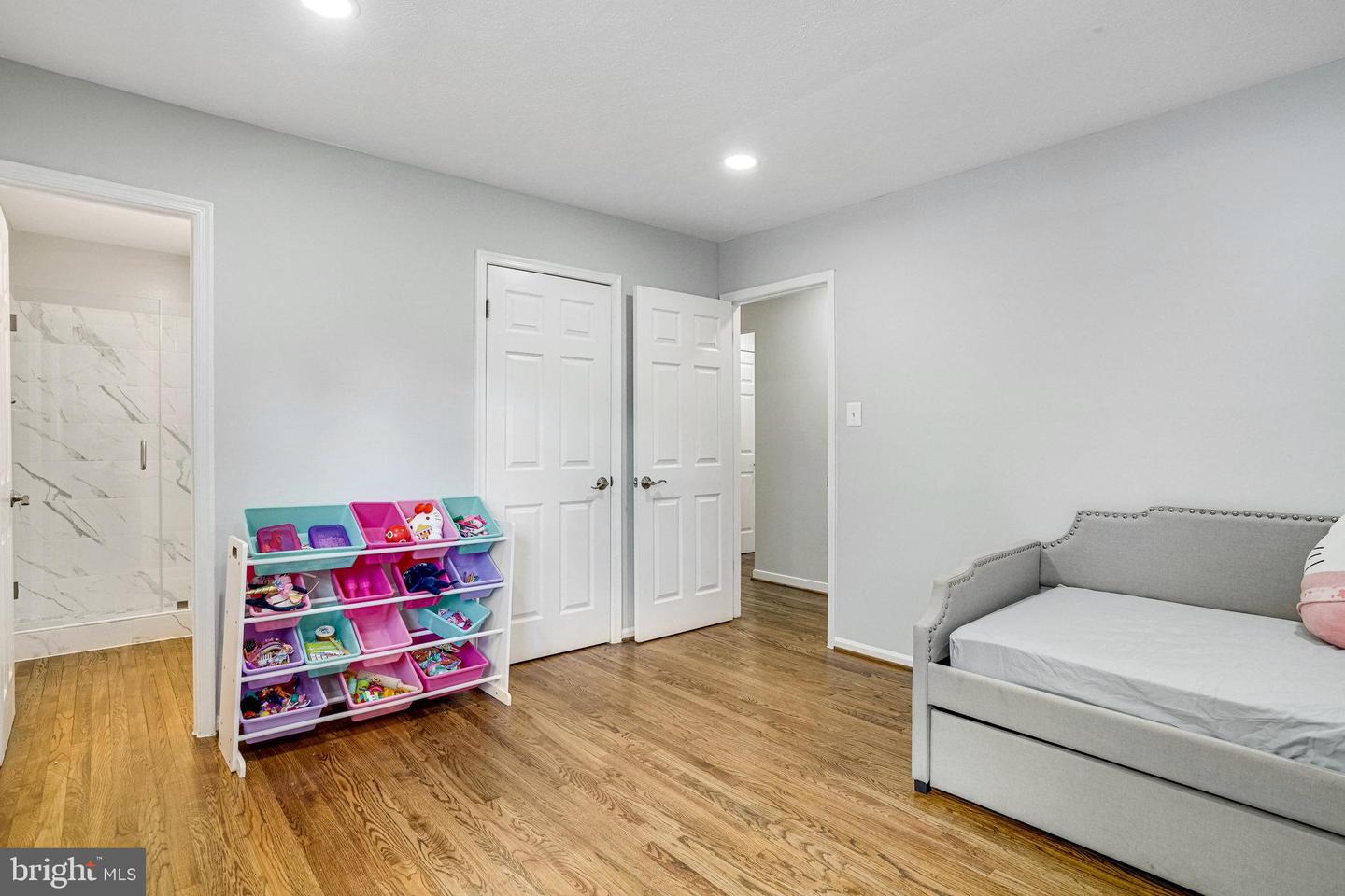 8116 ROLLING RD, SPRINGFIELD, Virginia 22153, 5 Bedrooms Bedrooms, ,3 BathroomsBathrooms,Residential,For sale,8116 ROLLING RD,VAFX2239610 MLS # VAFX2239610