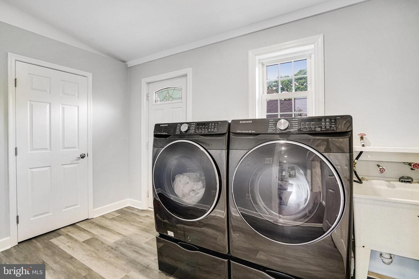 8116 ROLLING RD, SPRINGFIELD, Virginia 22153, 5 Bedrooms Bedrooms, ,3 BathroomsBathrooms,Residential,For sale,8116 ROLLING RD,VAFX2239610 MLS # VAFX2239610