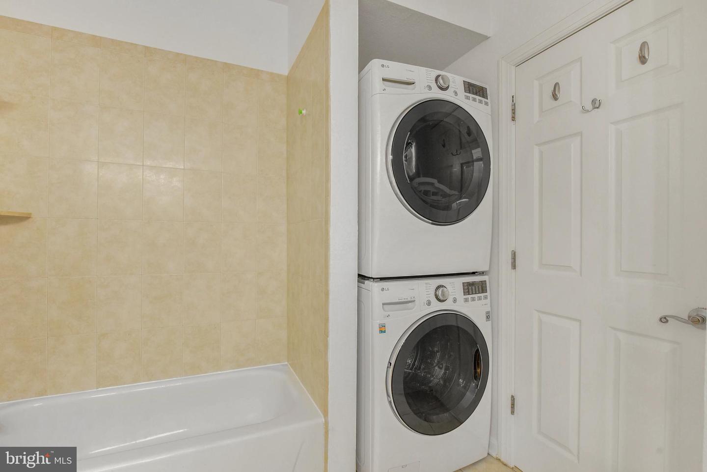 3909 PENDERVIEW DR #1923, FAIRFAX, Virginia 22033, 2 Bedrooms Bedrooms, ,1 BathroomBathrooms,Residential,For sale,3909 PENDERVIEW DR #1923,VAFX2239454 MLS # VAFX2239454