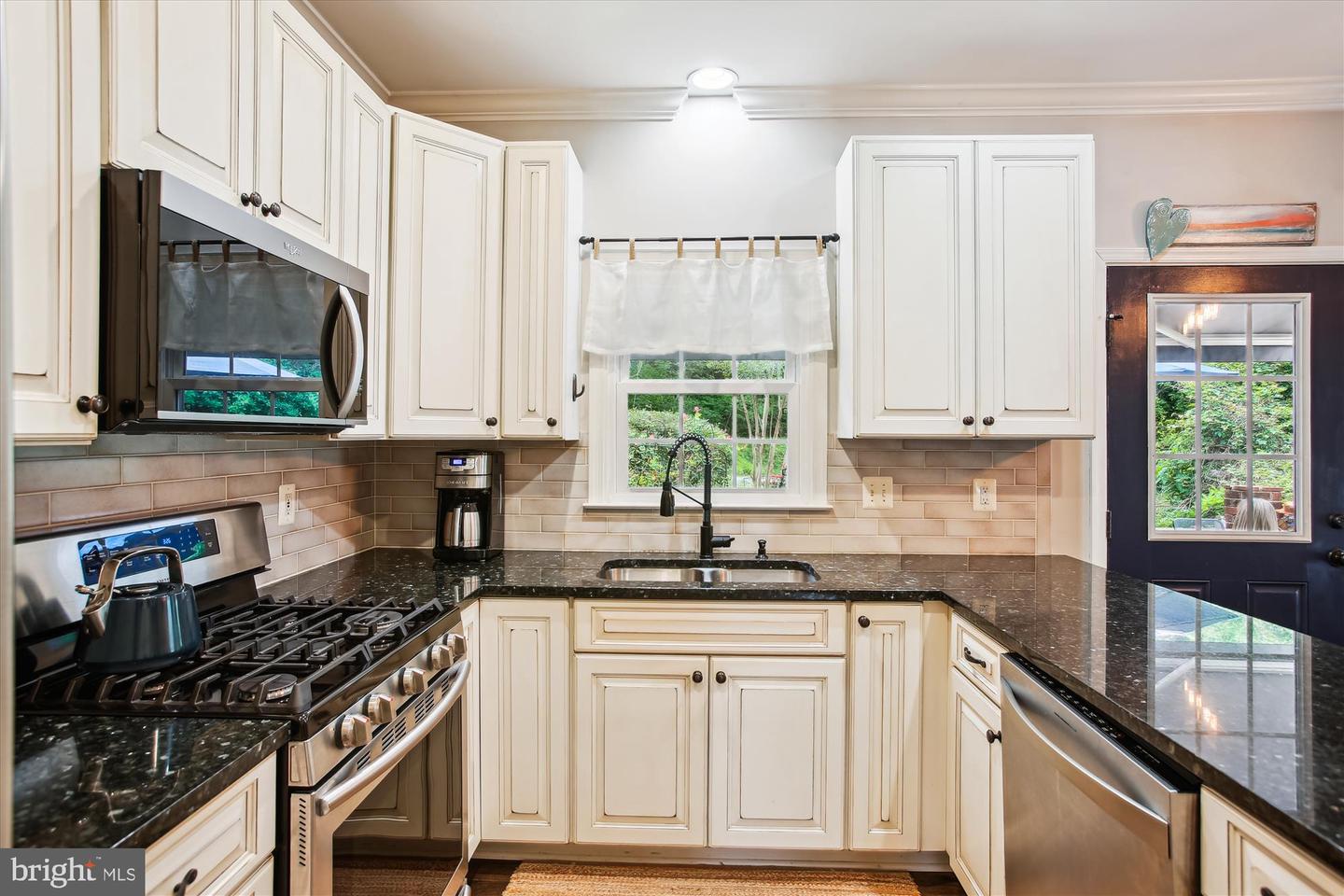 206 CENTER LN, OCCOQUAN, Virginia 22125, 3 Bedrooms Bedrooms, ,2 BathroomsBathrooms,Residential,For sale,206 CENTER LN,VAPW2094270 MLS # VAPW2094270