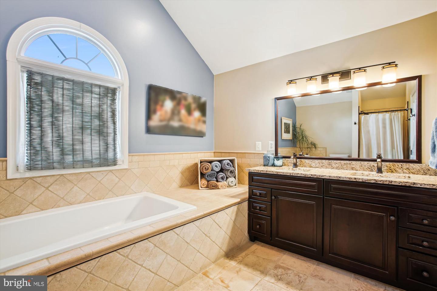 206 CENTER LN, OCCOQUAN, Virginia 22125, 3 Bedrooms Bedrooms, ,2 BathroomsBathrooms,Residential,For sale,206 CENTER LN,VAPW2094270 MLS # VAPW2094270