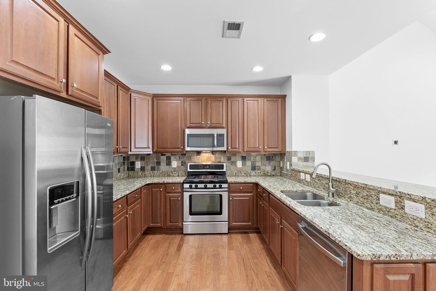 20458 VALLEY FALLS SQ, ASHBURN, Virginia 20147, 2 Bedrooms Bedrooms, ,2 BathroomsBathrooms,Residential,For sale,20458 VALLEY FALLS SQ,VALO2095982 MLS # VALO2095982