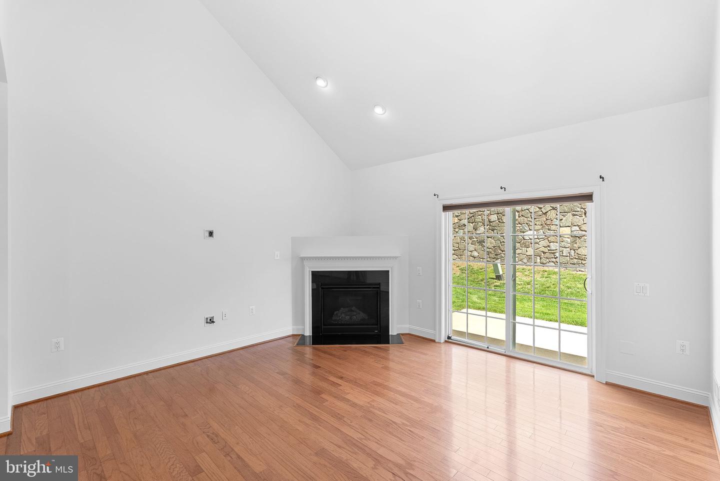 20458 VALLEY FALLS SQ, ASHBURN, Virginia 20147, 2 Bedrooms Bedrooms, ,2 BathroomsBathrooms,Residential,For sale,20458 VALLEY FALLS SQ,VALO2095982 MLS # VALO2095982