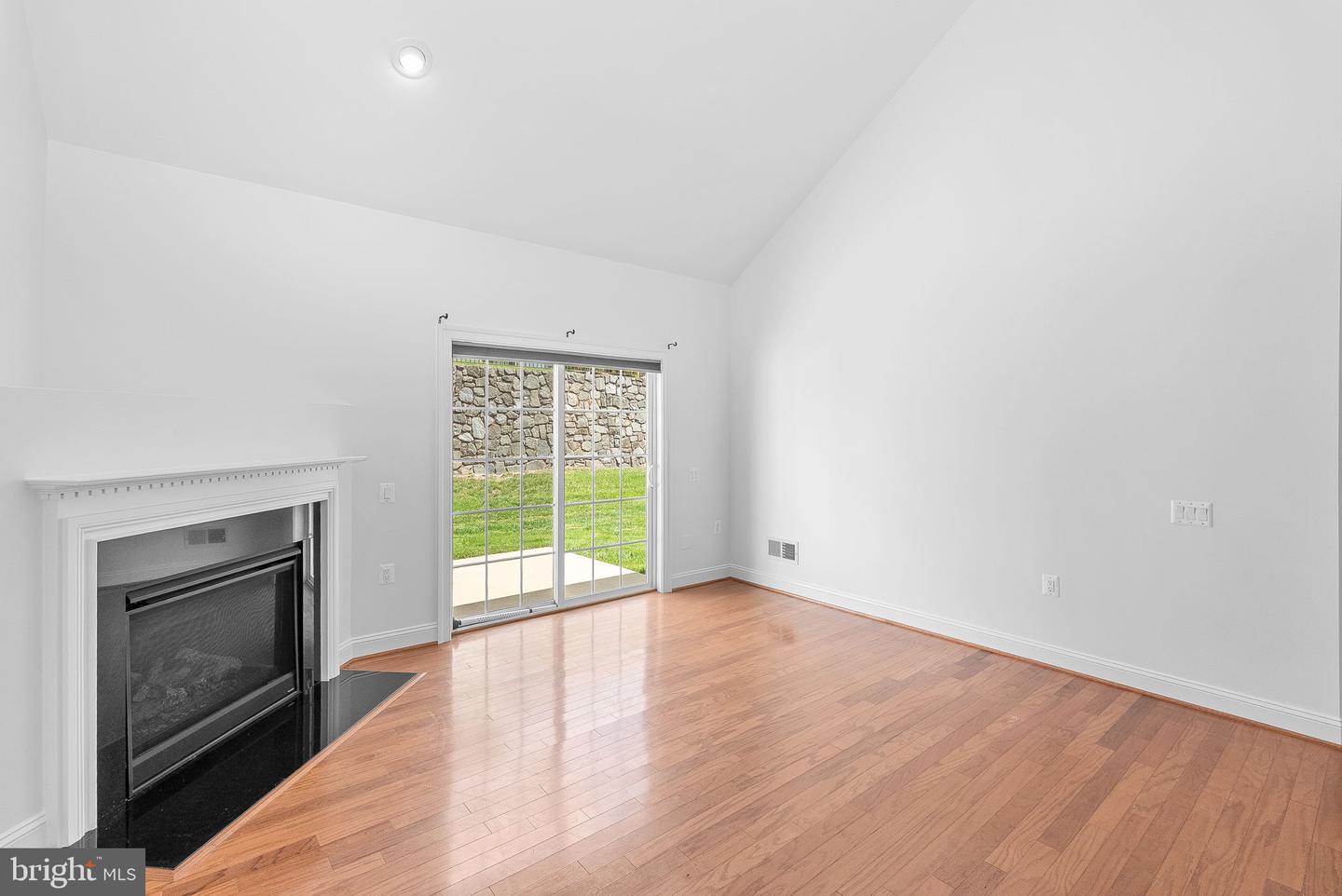 20458 VALLEY FALLS SQ, ASHBURN, Virginia 20147, 2 Bedrooms Bedrooms, ,2 BathroomsBathrooms,Residential,For sale,20458 VALLEY FALLS SQ,VALO2095982 MLS # VALO2095982