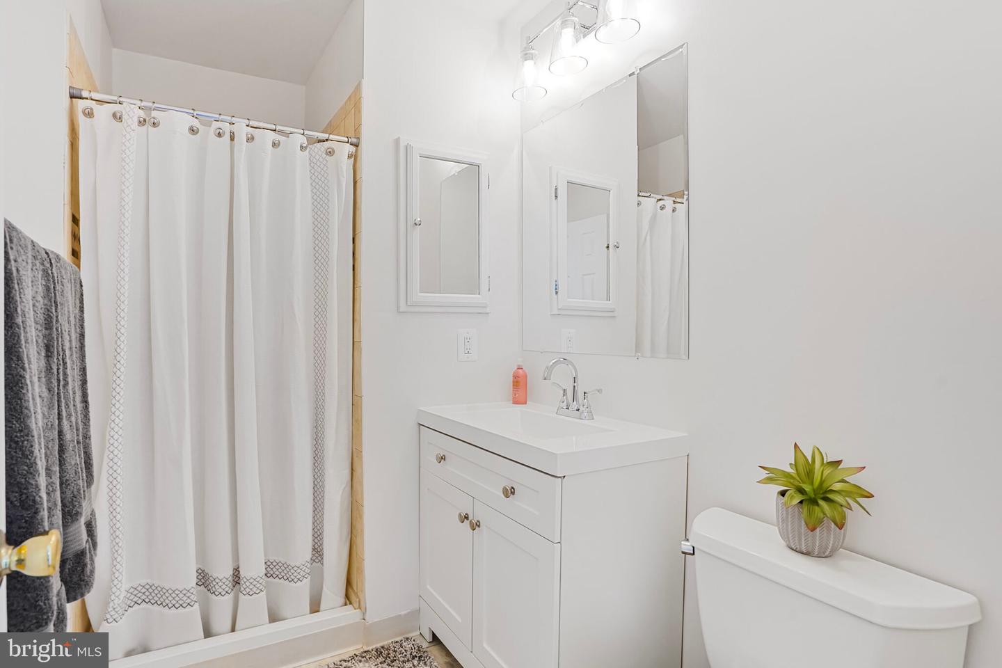 2316 KINGSBURY LN, WOODBRIDGE, Virginia 22192, 3 Bedrooms Bedrooms, ,2 BathroomsBathrooms,Residential,For sale,2316 KINGSBURY LN,VAPW2094338 MLS # VAPW2094338