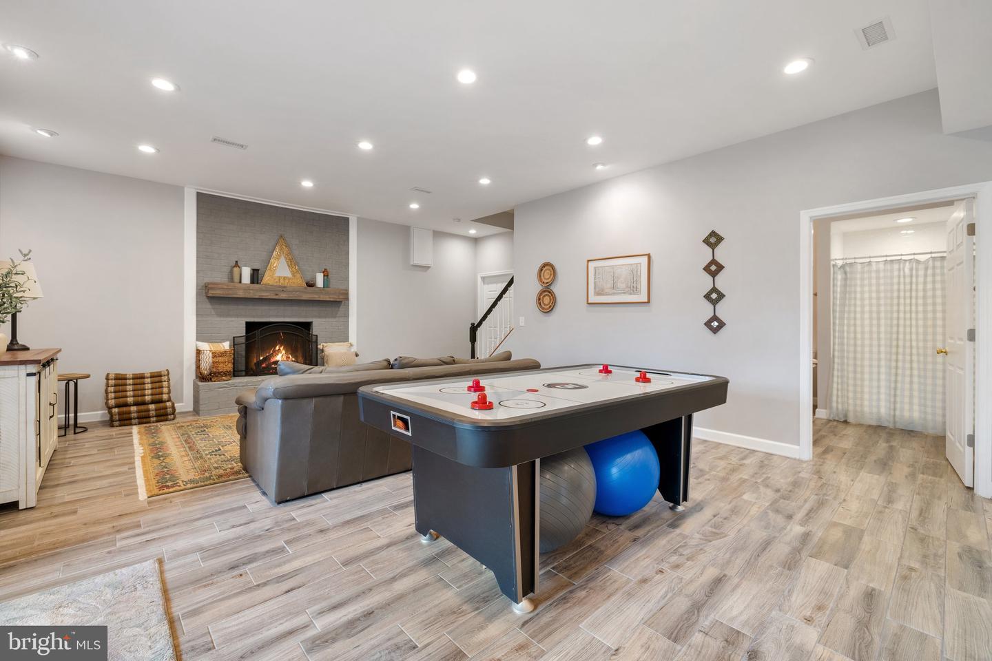 7887 WELLINGTON DR, WARRENTON, Virginia 20186, 6 Bedrooms Bedrooms, ,5 BathroomsBathrooms,Residential,For sale,7887 WELLINGTON DR,VAFQ2016562 MLS # VAFQ2016562