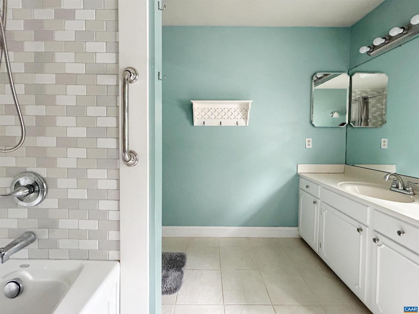 102 BOLLINGBROOK DR, CHARLOTTESVILLE, Virginia 22911, 3 Bedrooms Bedrooms, ,3 BathroomsBathrooms,Residential,For sale,102 BOLLINGBROOK DR,664326 MLS # 664326