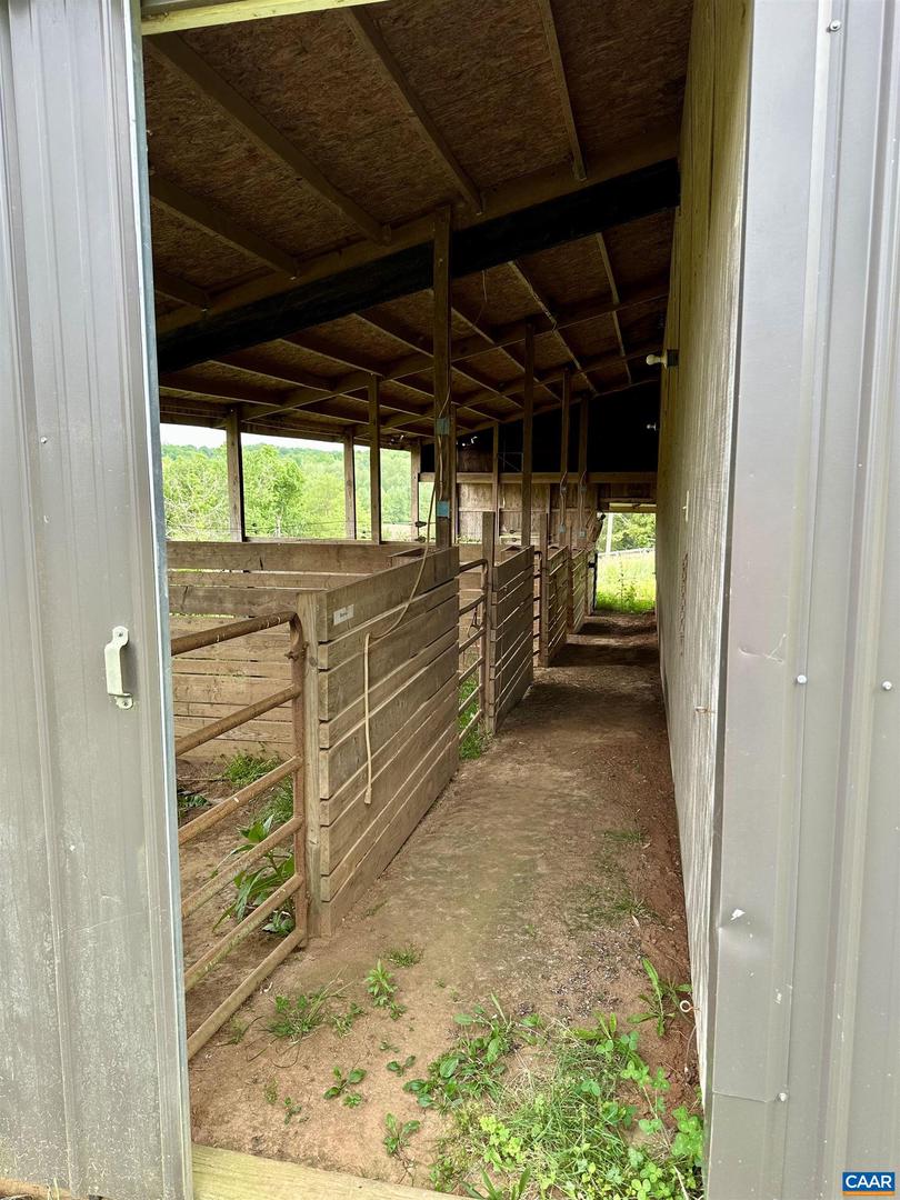 293 LLAMA FARM RD, CHARLOTTESVILLE, Virginia 22902, 3 Bedrooms Bedrooms, ,4 BathroomsBathrooms,Residential,For sale,293 LLAMA FARM RD,664327 MLS # 664327