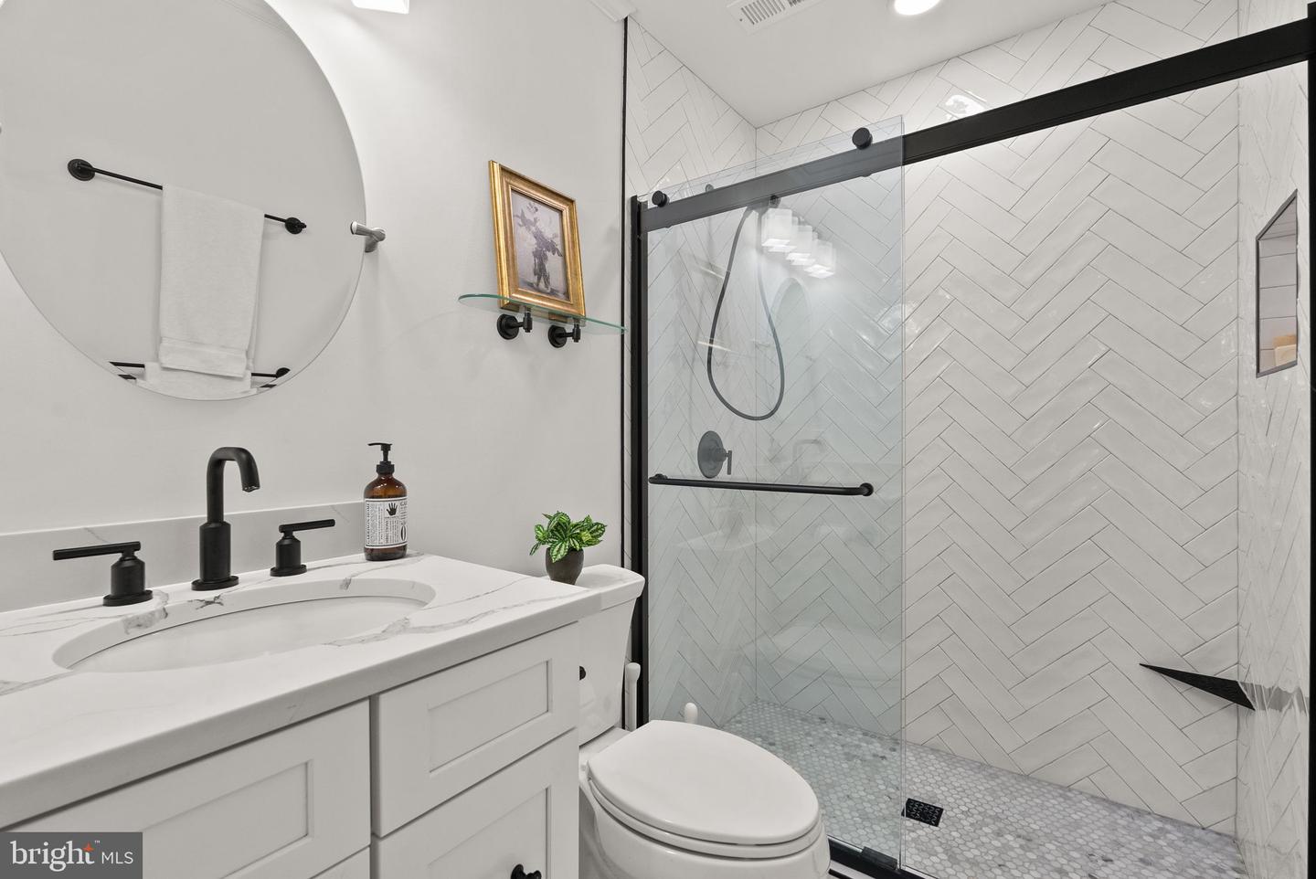 6601 MCLEAN CT, MCLEAN, Virginia 22101, 4 Bedrooms Bedrooms, ,3 BathroomsBathrooms,Residential,For sale,6601 MCLEAN CT,VAFX2239790 MLS # VAFX2239790