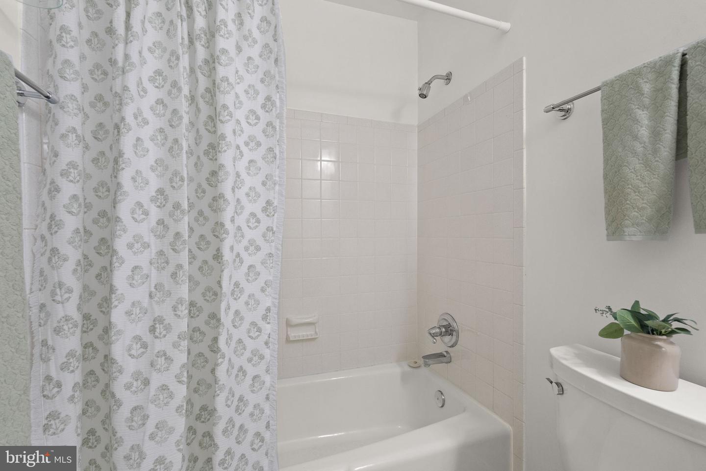 6601 MCLEAN CT, MCLEAN, Virginia 22101, 4 Bedrooms Bedrooms, ,3 BathroomsBathrooms,Residential,For sale,6601 MCLEAN CT,VAFX2239790 MLS # VAFX2239790
