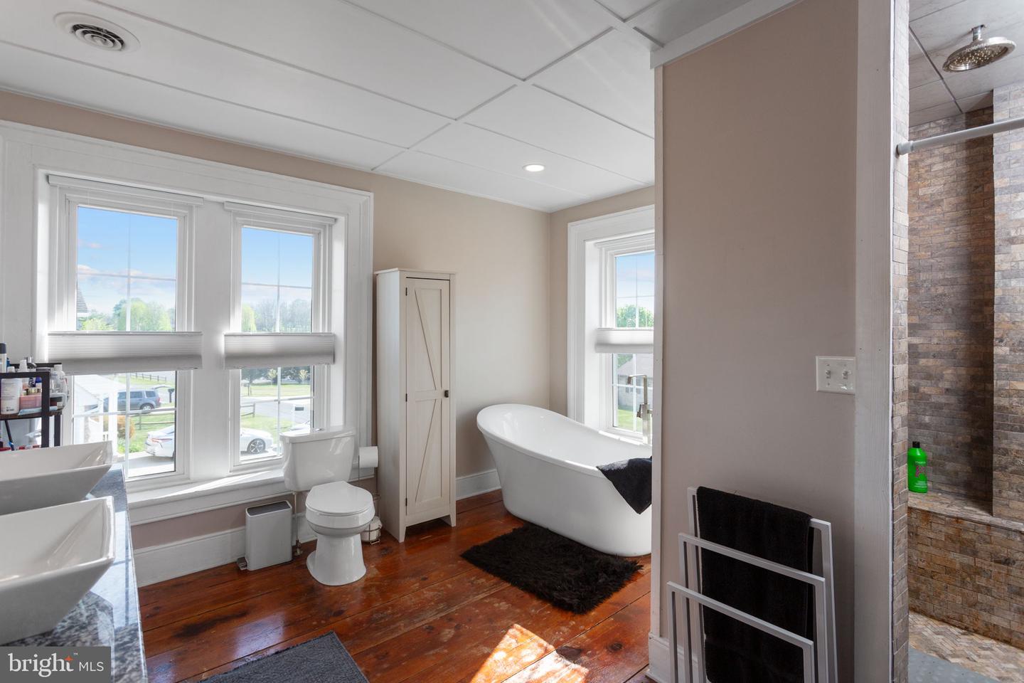 644 EARLY DR, BROADWAY, Virginia 22815, 6 Bedrooms Bedrooms, ,4 BathroomsBathrooms,Residential,For sale,644 EARLY DR,VARO2002280 MLS # VARO2002280