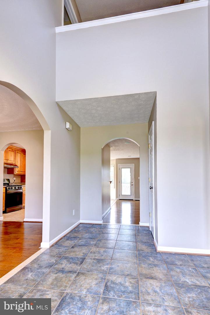 800 CANTEBERRY LN, SMITHFIELD, Virginia 23430, 4 Bedrooms Bedrooms, 8 Rooms Rooms,2 BathroomsBathrooms,Residential,For sale,800 CANTEBERRY LN,VAIW2000054 MLS # VAIW2000054