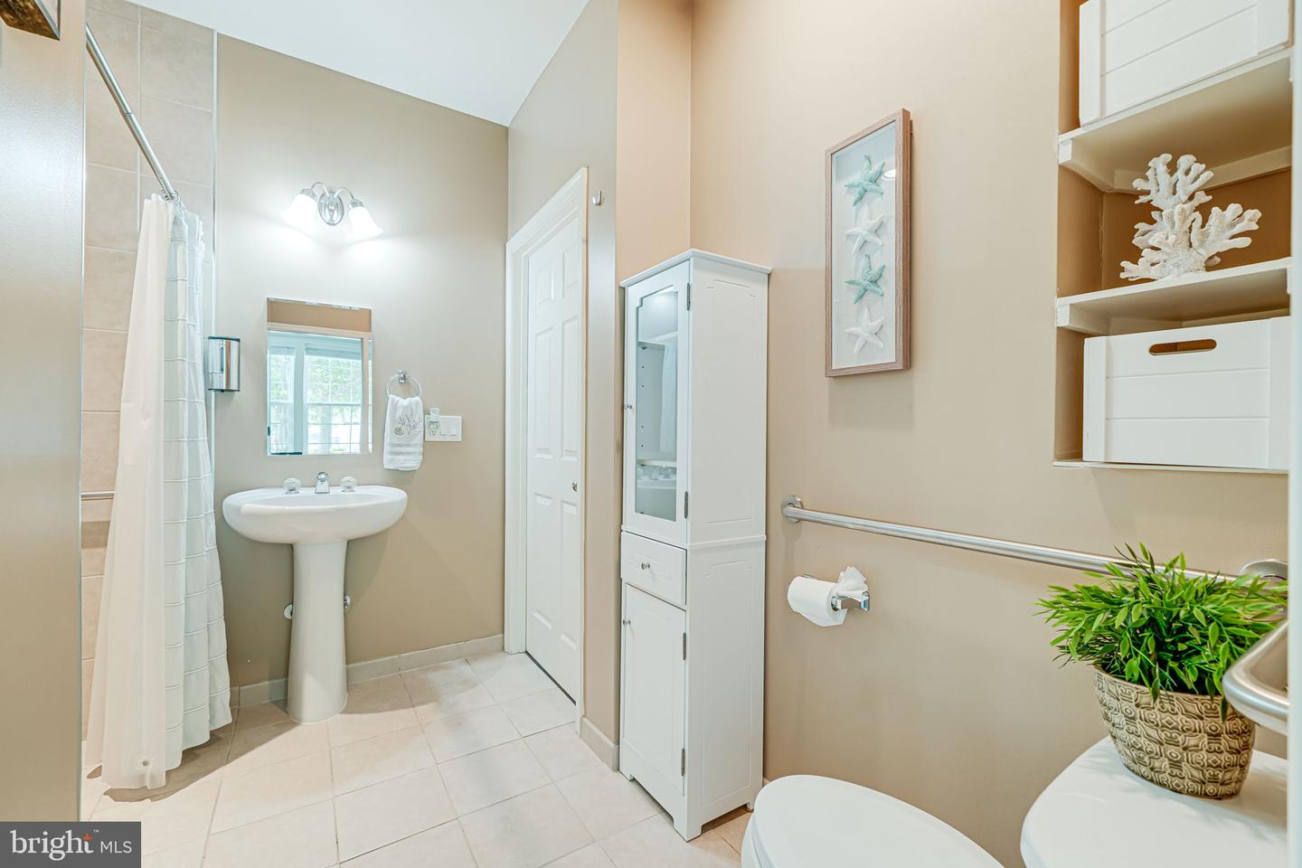 15202 JENNERETTE LN, WOODBRIDGE, Virginia 22193, 6 Bedrooms Bedrooms, ,4 BathroomsBathrooms,Residential,For sale,15202 JENNERETTE LN,VAPW2094354 MLS # VAPW2094354