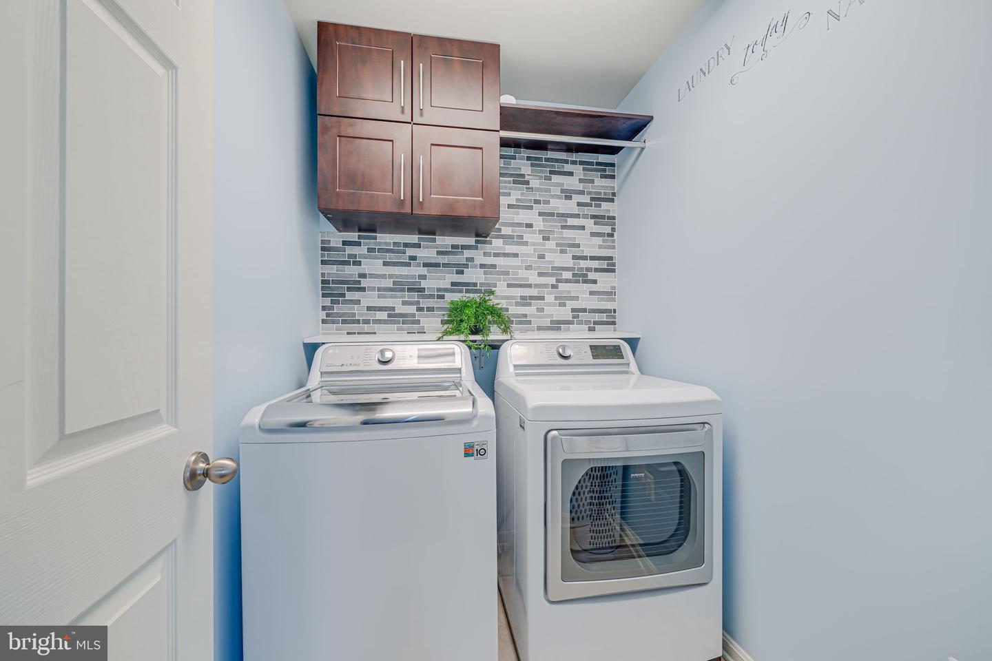 15202 JENNERETTE LN, WOODBRIDGE, Virginia 22193, 6 Bedrooms Bedrooms, ,4 BathroomsBathrooms,Residential,For sale,15202 JENNERETTE LN,VAPW2094354 MLS # VAPW2094354