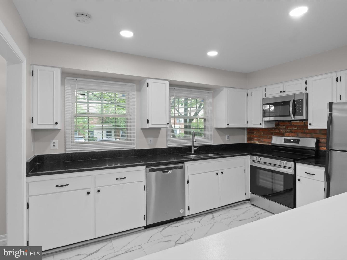 5929 KINGSFORD RD #372, SPRINGFIELD, Virginia 22152, 3 Bedrooms Bedrooms, 11 Rooms Rooms,2 BathroomsBathrooms,Residential,For sale,5929 KINGSFORD RD #372,VAFX2239696 MLS # VAFX2239696