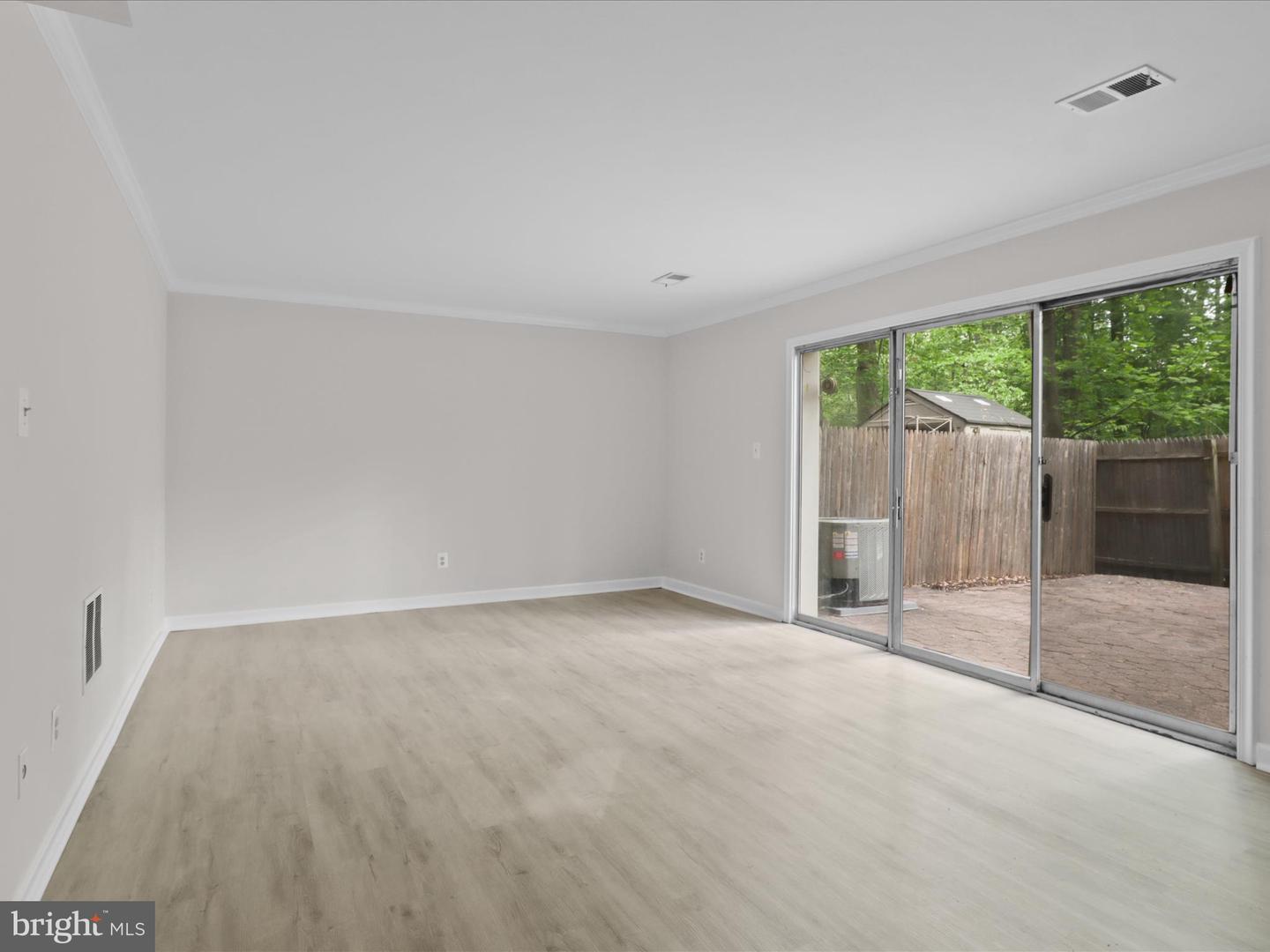5929 KINGSFORD RD #372, SPRINGFIELD, Virginia 22152, 3 Bedrooms Bedrooms, 11 Rooms Rooms,2 BathroomsBathrooms,Residential,For sale,5929 KINGSFORD RD #372,VAFX2239696 MLS # VAFX2239696