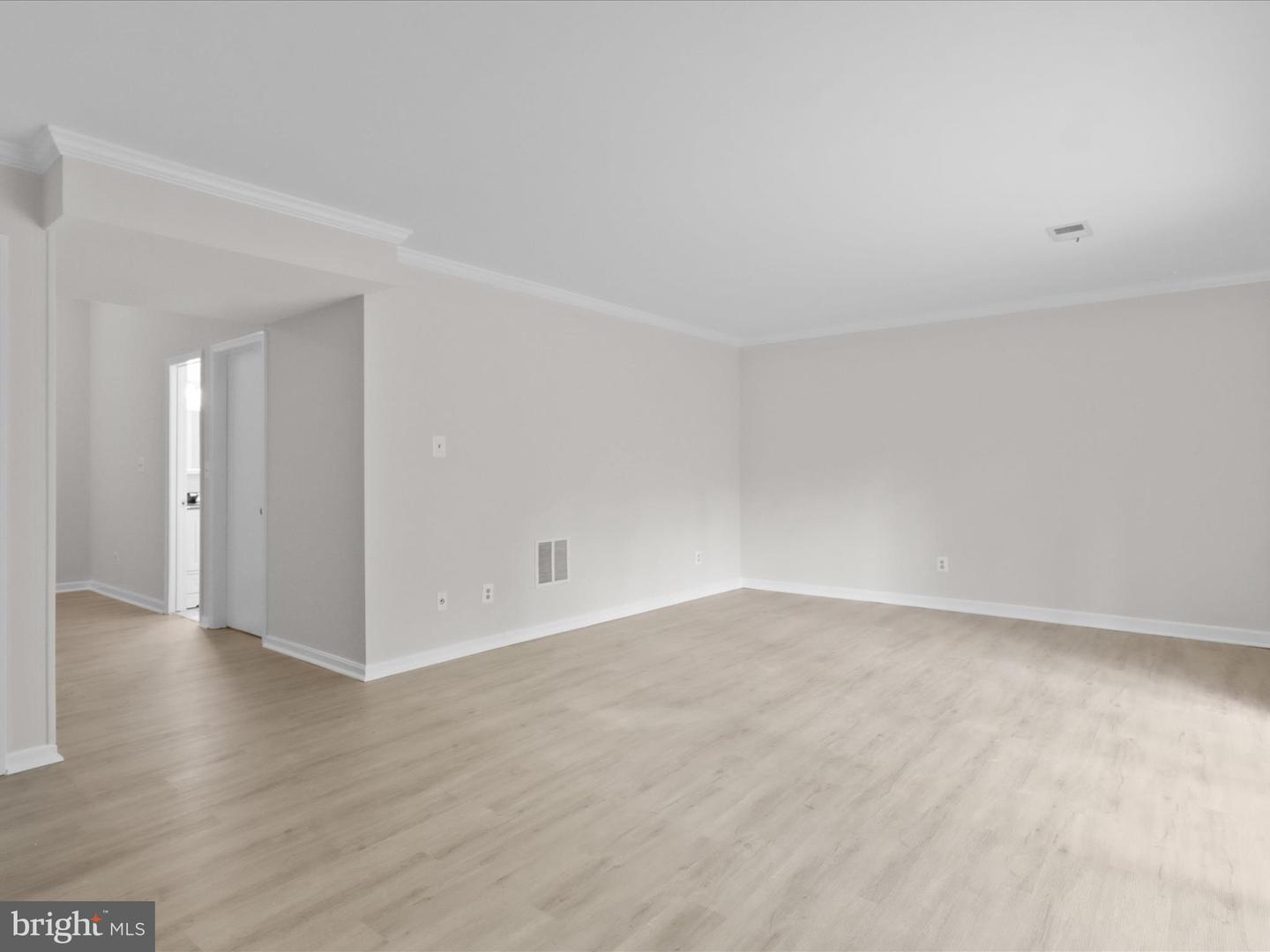 5929 KINGSFORD RD #372, SPRINGFIELD, Virginia 22152, 3 Bedrooms Bedrooms, 11 Rooms Rooms,2 BathroomsBathrooms,Residential,For sale,5929 KINGSFORD RD #372,VAFX2239696 MLS # VAFX2239696