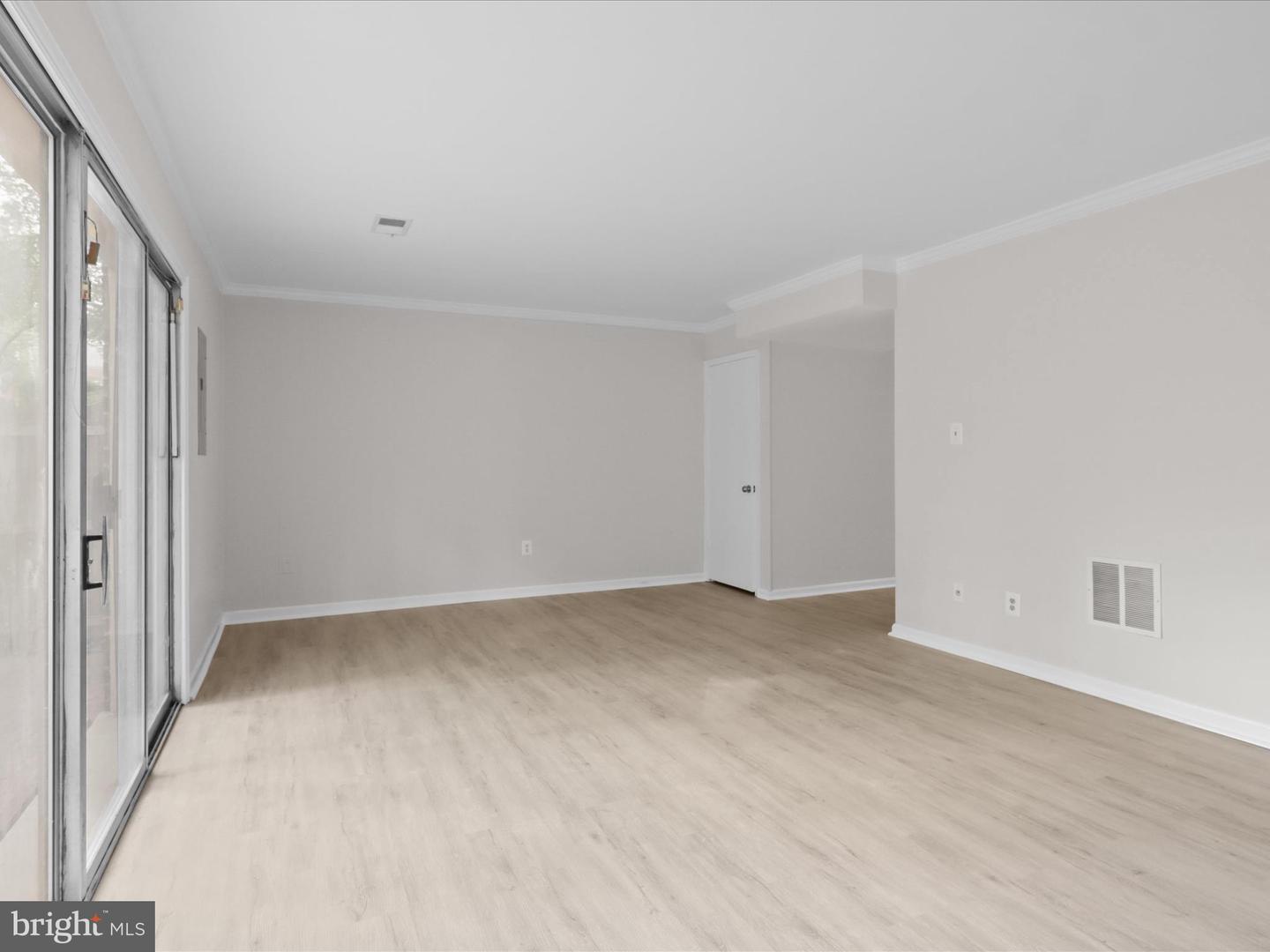 5929 KINGSFORD RD #372, SPRINGFIELD, Virginia 22152, 3 Bedrooms Bedrooms, 11 Rooms Rooms,2 BathroomsBathrooms,Residential,For sale,5929 KINGSFORD RD #372,VAFX2239696 MLS # VAFX2239696