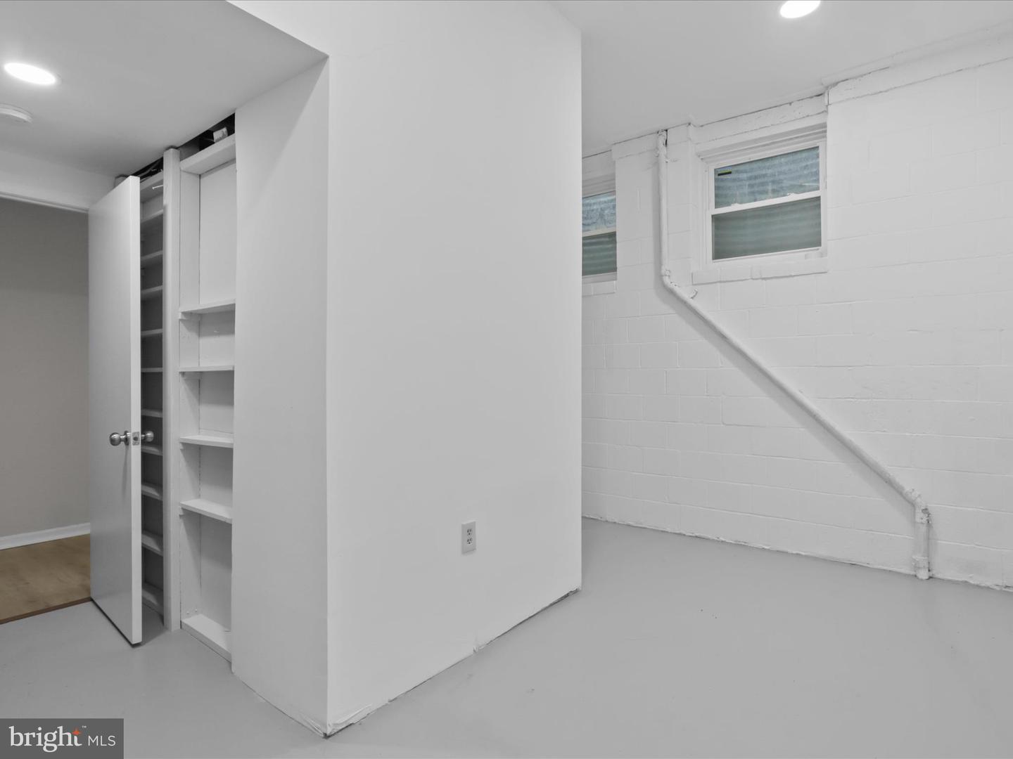 5929 KINGSFORD RD #372, SPRINGFIELD, Virginia 22152, 3 Bedrooms Bedrooms, 11 Rooms Rooms,2 BathroomsBathrooms,Residential,For sale,5929 KINGSFORD RD #372,VAFX2239696 MLS # VAFX2239696