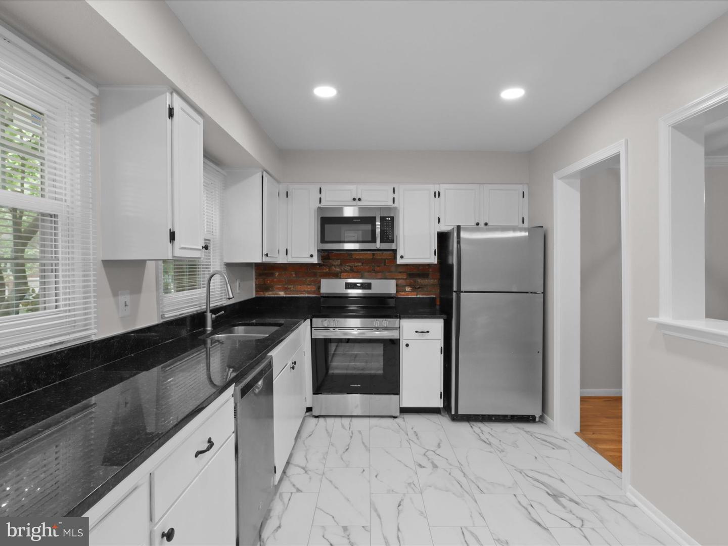 5929 KINGSFORD RD #372, SPRINGFIELD, Virginia 22152, 3 Bedrooms Bedrooms, 11 Rooms Rooms,2 BathroomsBathrooms,Residential,For sale,5929 KINGSFORD RD #372,VAFX2239696 MLS # VAFX2239696