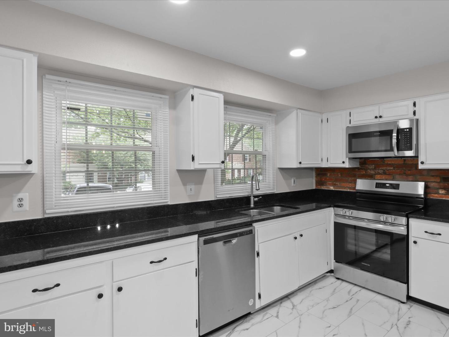 5929 KINGSFORD RD #372, SPRINGFIELD, Virginia 22152, 3 Bedrooms Bedrooms, 11 Rooms Rooms,2 BathroomsBathrooms,Residential,For sale,5929 KINGSFORD RD #372,VAFX2239696 MLS # VAFX2239696