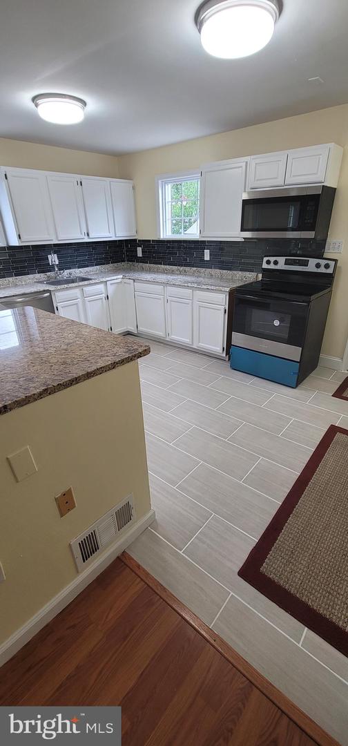 16620 GALT CT, WOODBRIDGE, Virginia 22191, 4 Bedrooms Bedrooms, ,2 BathroomsBathrooms,Residential,For sale,16620 GALT CT,VAPW2094390 MLS # VAPW2094390