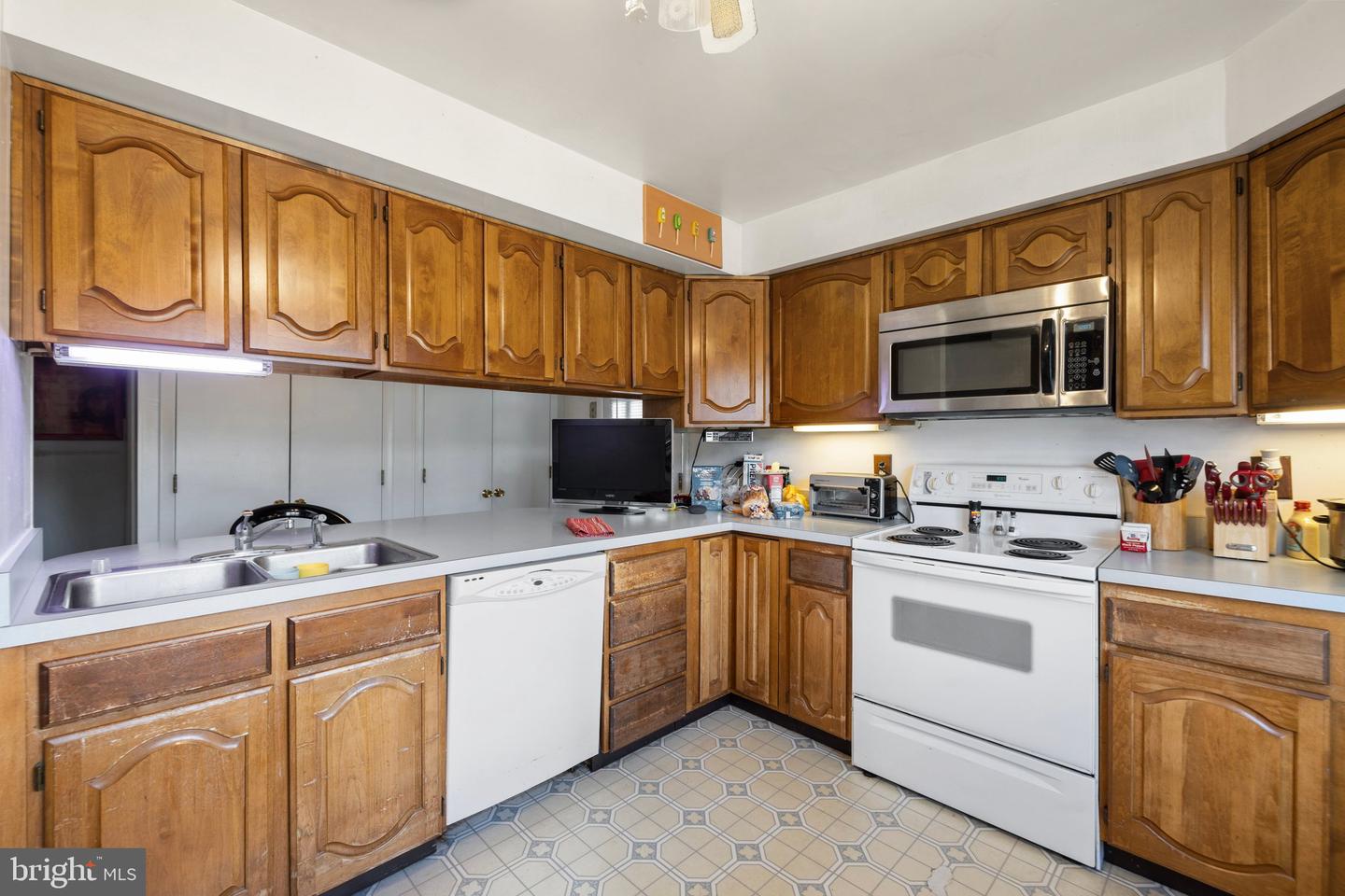 10012 LAKE JACKSON DR, MANASSAS, Virginia 20110, 4 Bedrooms Bedrooms, ,2 BathroomsBathrooms,Residential,For sale,10012 LAKE JACKSON DR,VAMN2008298 MLS # VAMN2008298