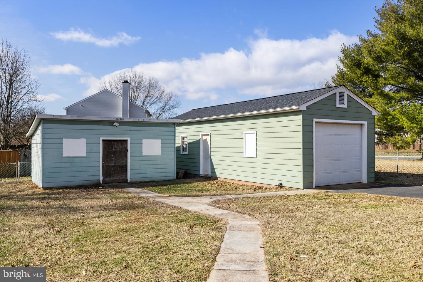 10012 LAKE JACKSON DR, MANASSAS, Virginia 20110, 4 Bedrooms Bedrooms, ,2 BathroomsBathrooms,Residential,For sale,10012 LAKE JACKSON DR,VAMN2008298 MLS # VAMN2008298