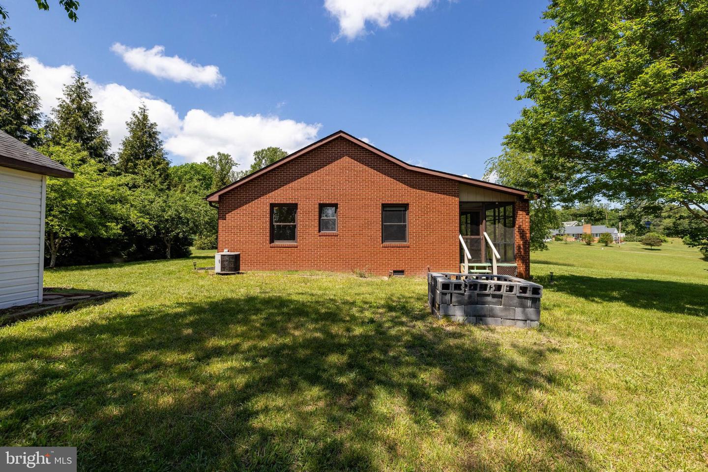 143 WOODLAND CT, LURAY, Virginia 22835, 2 Bedrooms Bedrooms, ,2 BathroomsBathrooms,Residential,For sale,143 WOODLAND CT,VAPA2004894 MLS # VAPA2004894