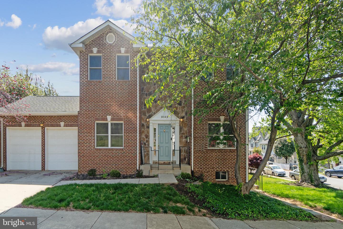 2142 N DINWIDDIE ST, ARLINGTON, Virginia 22207, 4 Bedrooms Bedrooms, ,3 BathroomsBathrooms,Residential,For sale,2142 N DINWIDDIE ST,VAAR2057312 MLS # VAAR2057312