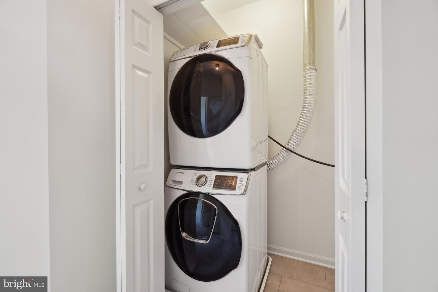 2142 N DINWIDDIE ST, ARLINGTON, Virginia 22207, 4 Bedrooms Bedrooms, ,3 BathroomsBathrooms,Residential,For sale,2142 N DINWIDDIE ST,VAAR2057312 MLS # VAAR2057312