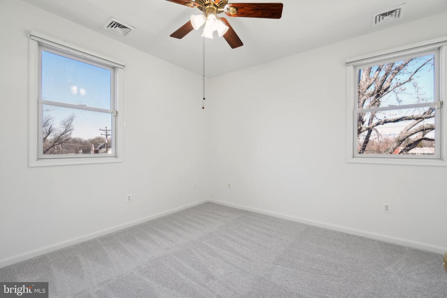 2142 N DINWIDDIE ST, ARLINGTON, Virginia 22207, 4 Bedrooms Bedrooms, ,3 BathroomsBathrooms,Residential,For sale,2142 N DINWIDDIE ST,VAAR2057312 MLS # VAAR2057312