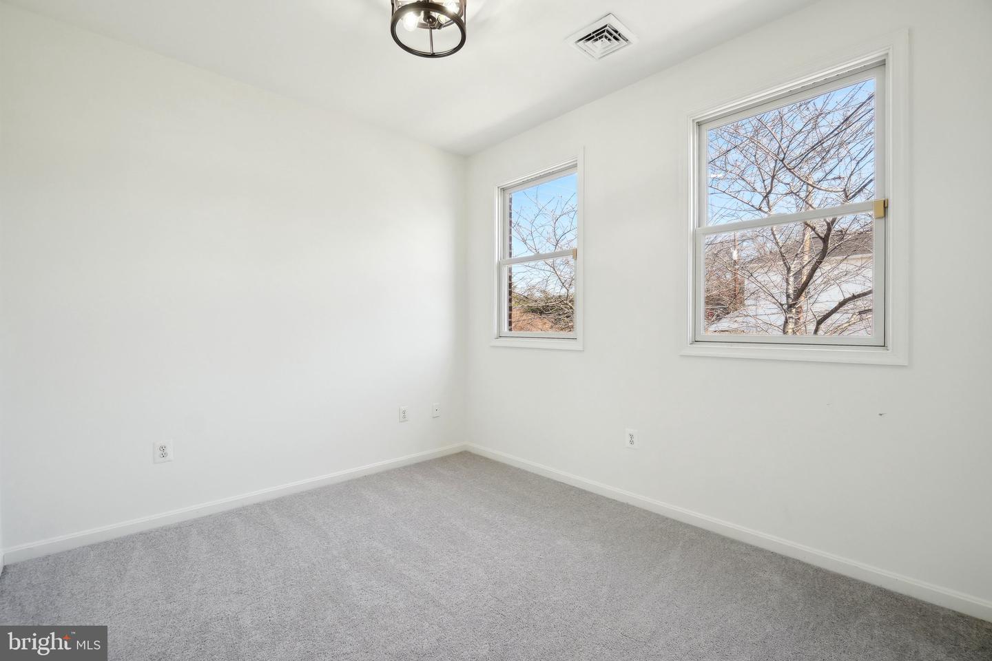 2142 N DINWIDDIE ST, ARLINGTON, Virginia 22207, 4 Bedrooms Bedrooms, ,3 BathroomsBathrooms,Residential,For sale,2142 N DINWIDDIE ST,VAAR2057312 MLS # VAAR2057312