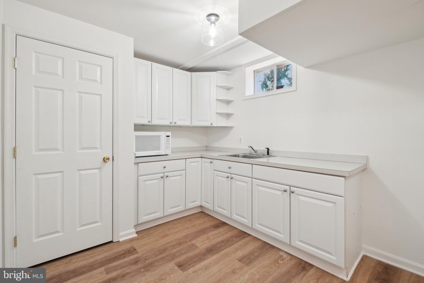 2142 N DINWIDDIE ST, ARLINGTON, Virginia 22207, 4 Bedrooms Bedrooms, ,3 BathroomsBathrooms,Residential,For sale,2142 N DINWIDDIE ST,VAAR2057312 MLS # VAAR2057312