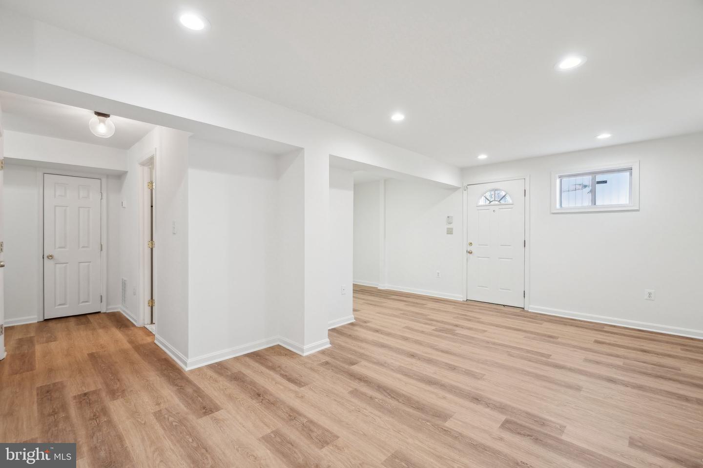 2142 N DINWIDDIE ST, ARLINGTON, Virginia 22207, 4 Bedrooms Bedrooms, ,3 BathroomsBathrooms,Residential,For sale,2142 N DINWIDDIE ST,VAAR2057312 MLS # VAAR2057312