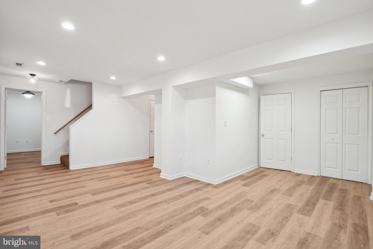 2142 N DINWIDDIE ST, ARLINGTON, Virginia 22207, 4 Bedrooms Bedrooms, ,3 BathroomsBathrooms,Residential,For sale,2142 N DINWIDDIE ST,VAAR2057312 MLS # VAAR2057312