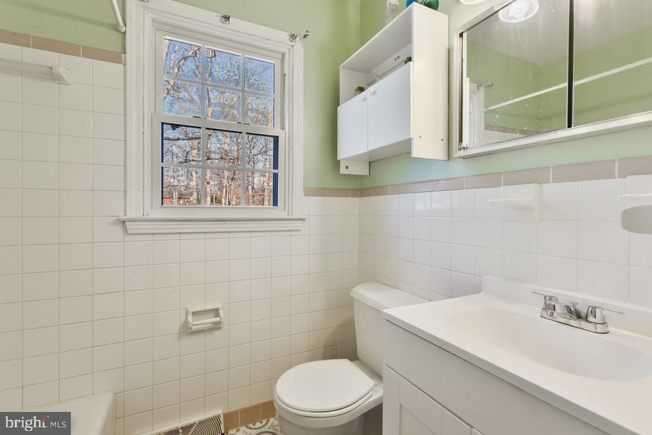1011 FICKLEN RD, FREDERICKSBURG, Virginia 22405, 6 Bedrooms Bedrooms, ,2 BathroomsBathrooms,Residential,For sale,1011 FICKLEN RD,VAST2038692 MLS # VAST2038692