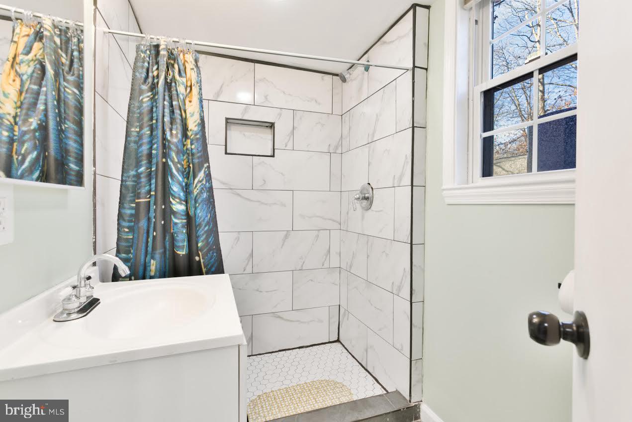 1011 FICKLEN RD, FREDERICKSBURG, Virginia 22405, 6 Bedrooms Bedrooms, ,2 BathroomsBathrooms,Residential,For sale,1011 FICKLEN RD,VAST2038692 MLS # VAST2038692