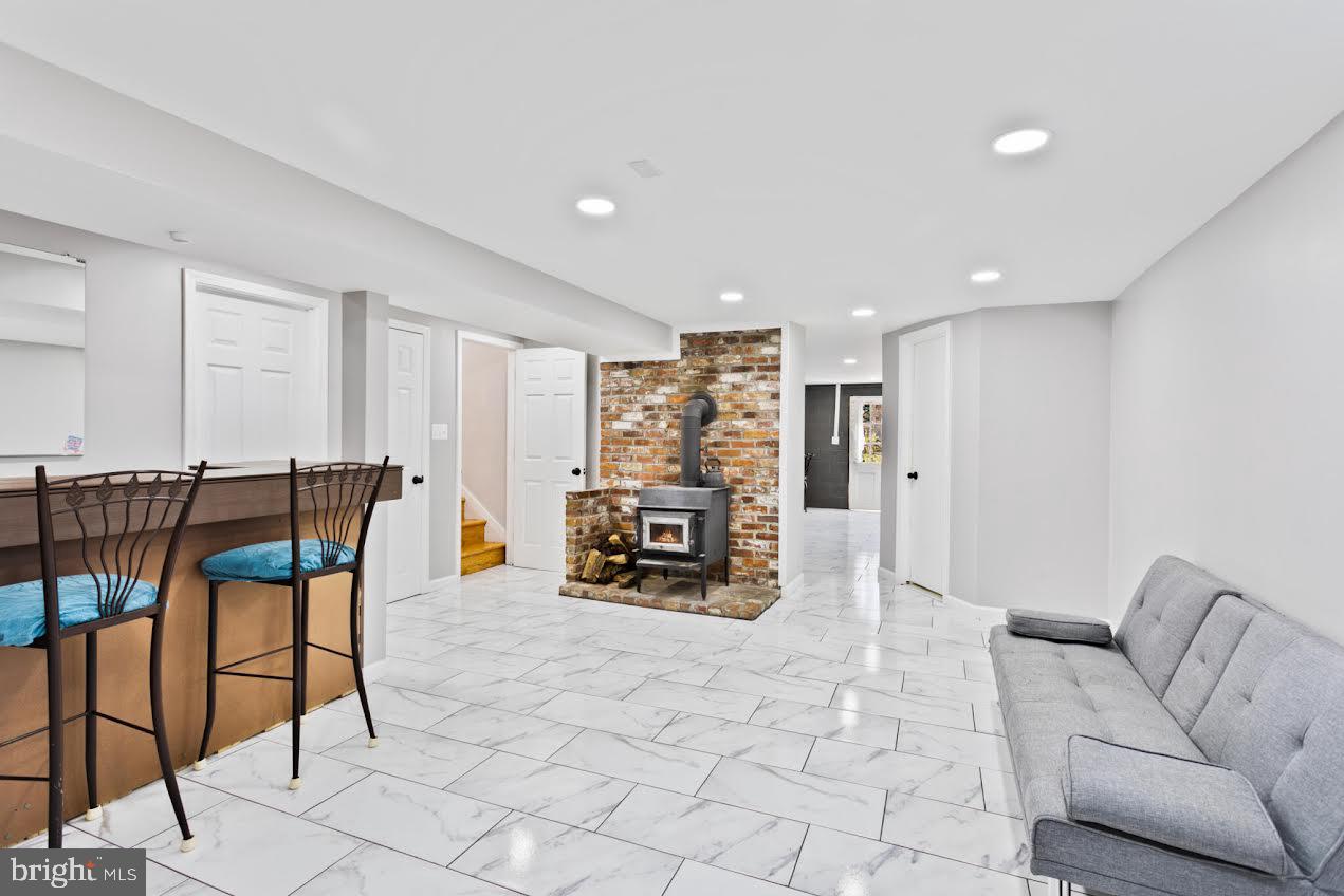 1011 FICKLEN RD, FREDERICKSBURG, Virginia 22405, 6 Bedrooms Bedrooms, ,2 BathroomsBathrooms,Residential,For sale,1011 FICKLEN RD,VAST2038692 MLS # VAST2038692