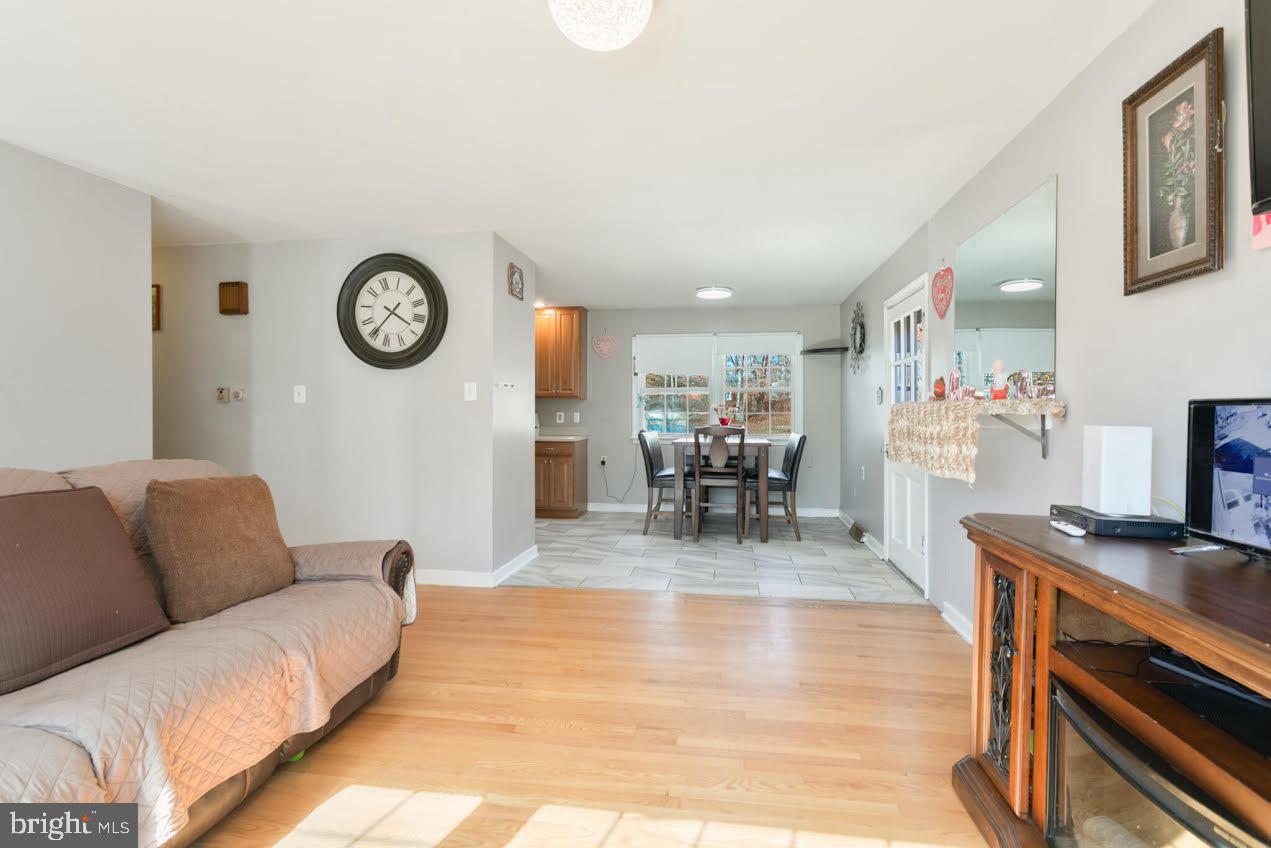 1011 FICKLEN RD, FREDERICKSBURG, Virginia 22405, 6 Bedrooms Bedrooms, ,2 BathroomsBathrooms,Residential,For sale,1011 FICKLEN RD,VAST2038692 MLS # VAST2038692